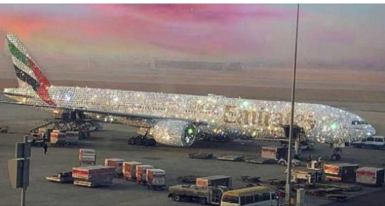 (Photos) Un avion de la compagnie Emirates recouvert de diamants fait jaser la toile
