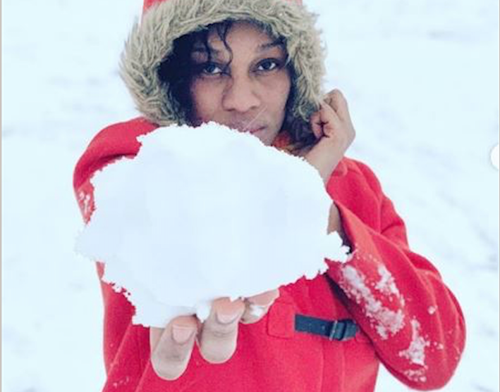 (06 Photos) Ndeye Ndack se défoule sur la neige avec…