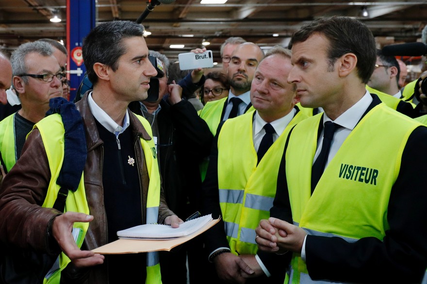 France : Macron fait face à la ténacité des Gilets jaunes