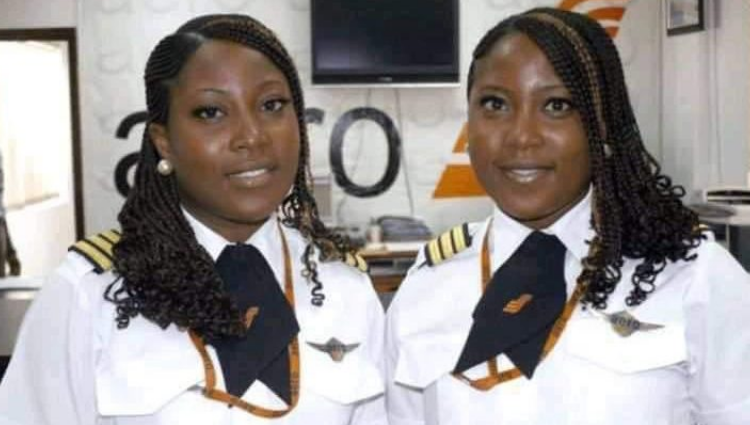 Des jumelles nigérianes deviennent toutes deux pilotes de ligne !