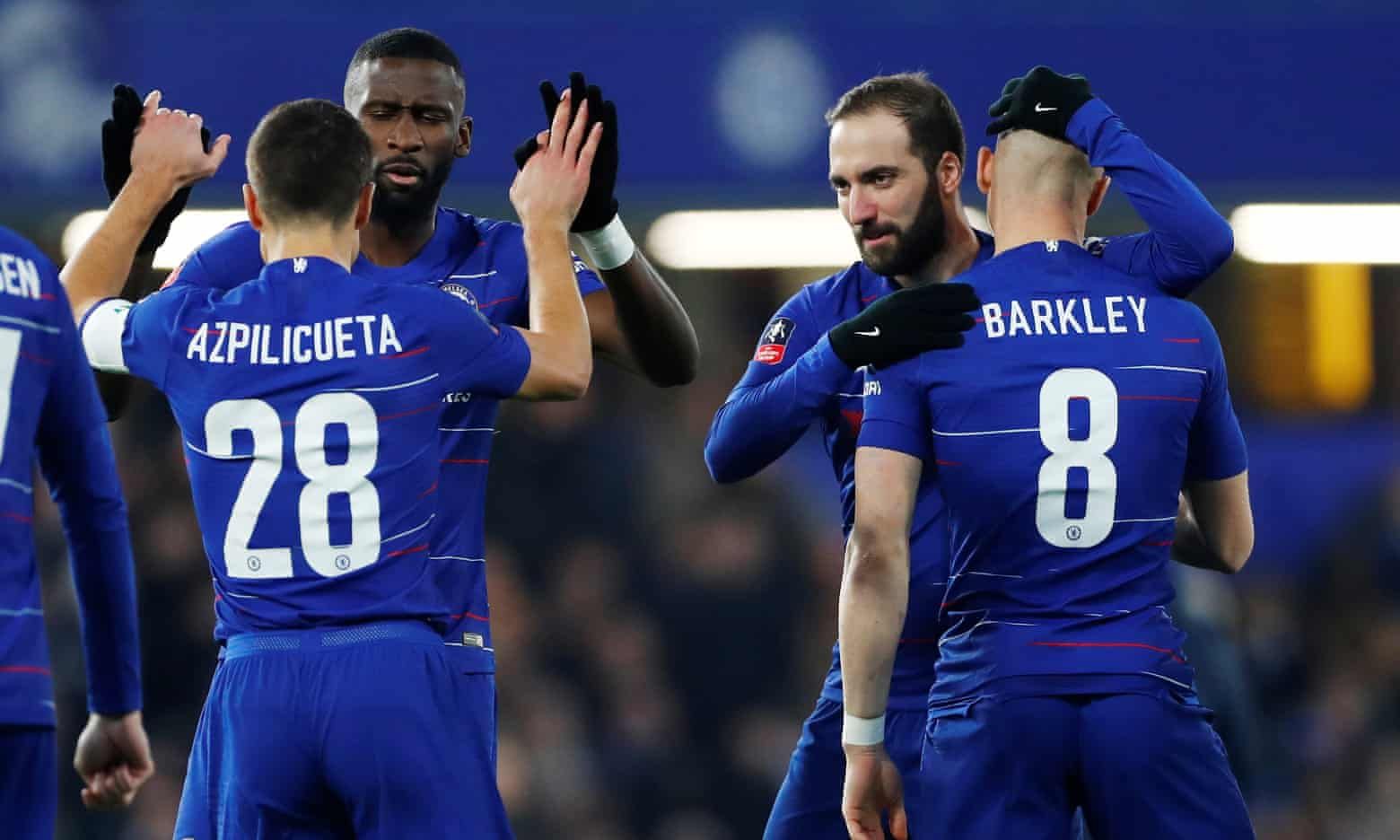 VIDEO - Chelsea écrase Huddersfield avec un doublé de Higuain et Hazard (résumé et buts)