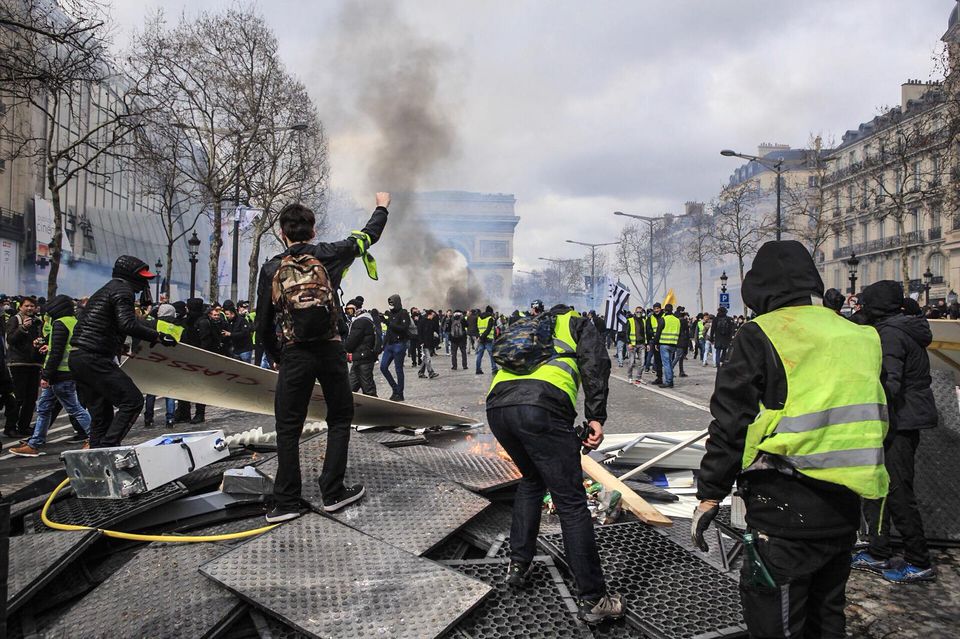 "Gilets jaunes": Le ministre de l'Intérieur français exige la "fermeté" contre les manifestants