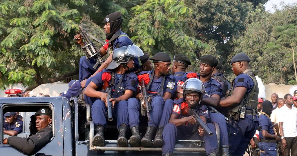 RDC: Le nouveau pouvoir fait face au problème des salaires des policiers