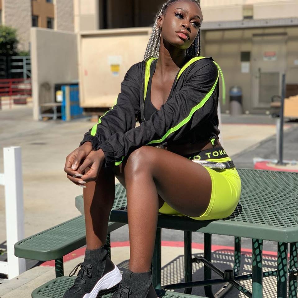 10 Photos - Mame Diarra de Sen Petit Gallé, toute séduisante, s’affiche avec des tenues ultra S*xy