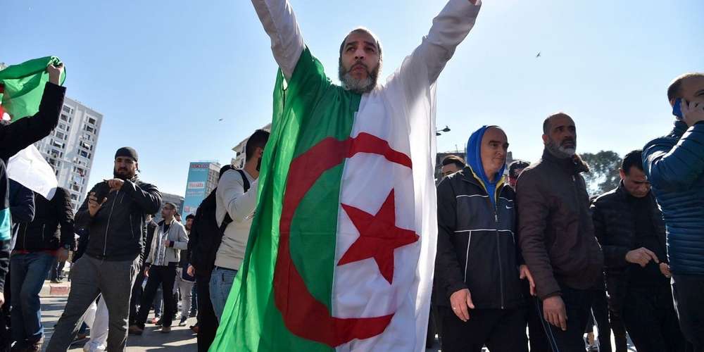 Algérie: Des milliers de manifestants s’insurgent contre un 5e mandat de Boutéflika