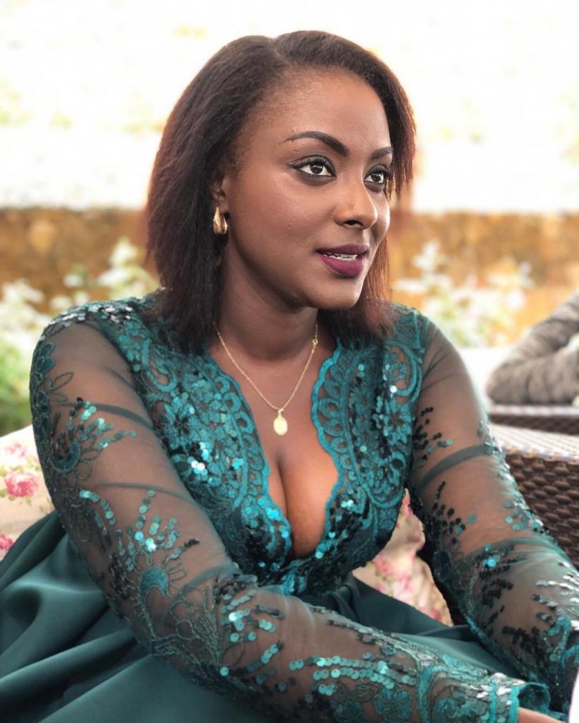 15 PHOTOS - 100% naturelle, Halima Gadji fait des ravages avec sa beauté fatale