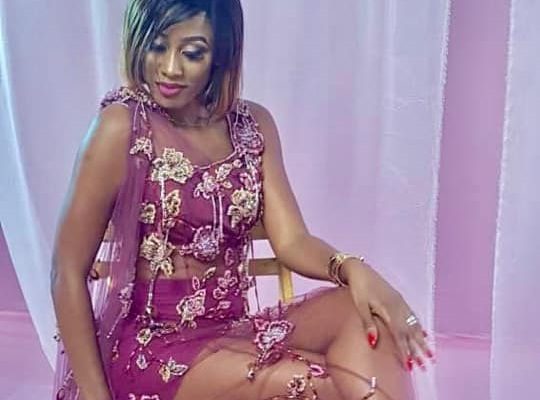 Queen Biz ose encore et nous montre presque tout (images)