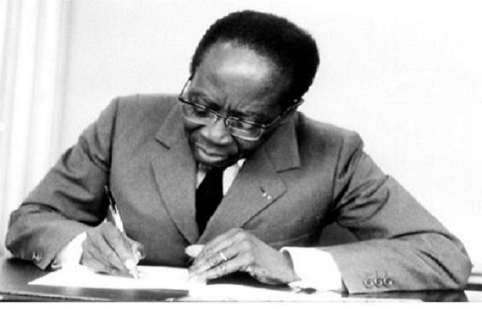 Aujourd’hui, 10 avril 1977 : Léopold Sédar Senghor adopte une loi contre le « massacre » des langues locales