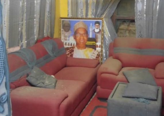 5 images : Ahmed Khalifa NIASS démonte, en pleine nuit, le domicile de feu Sidy Lamine