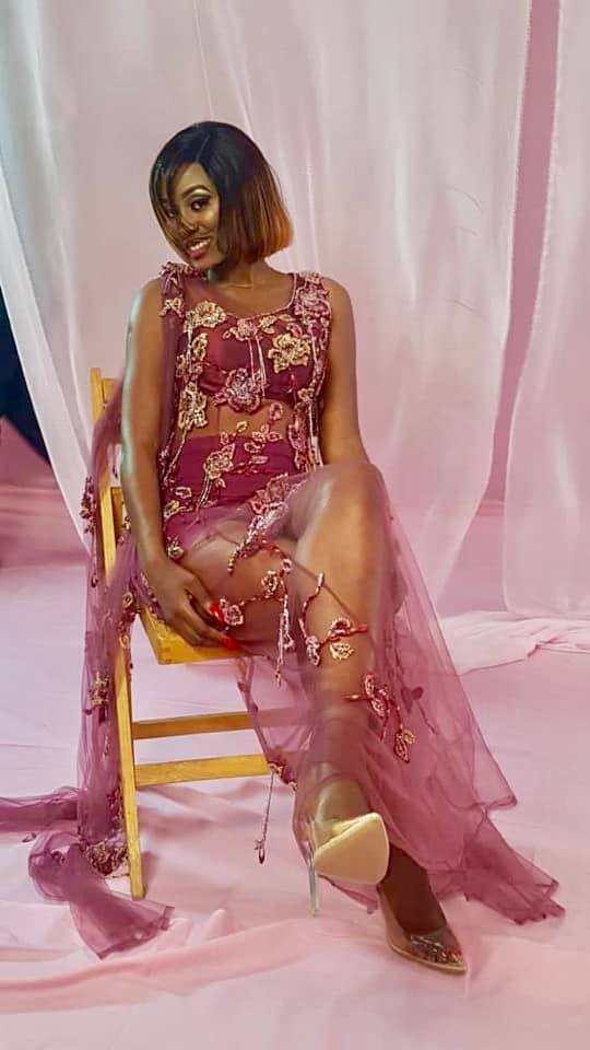 Queen Biz ose encore et nous montre presque tout (images)