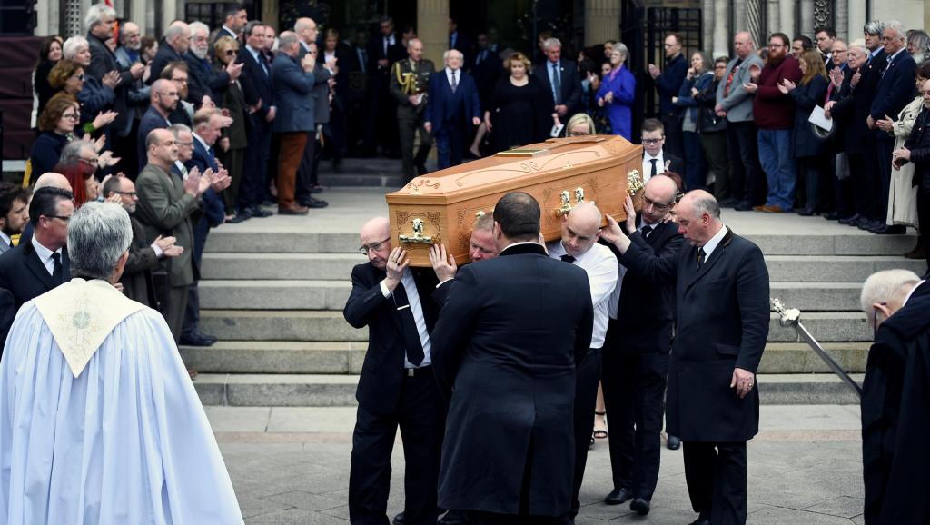 Irlande du Nord: unité nationale lors des funérailles de Lyra McKee