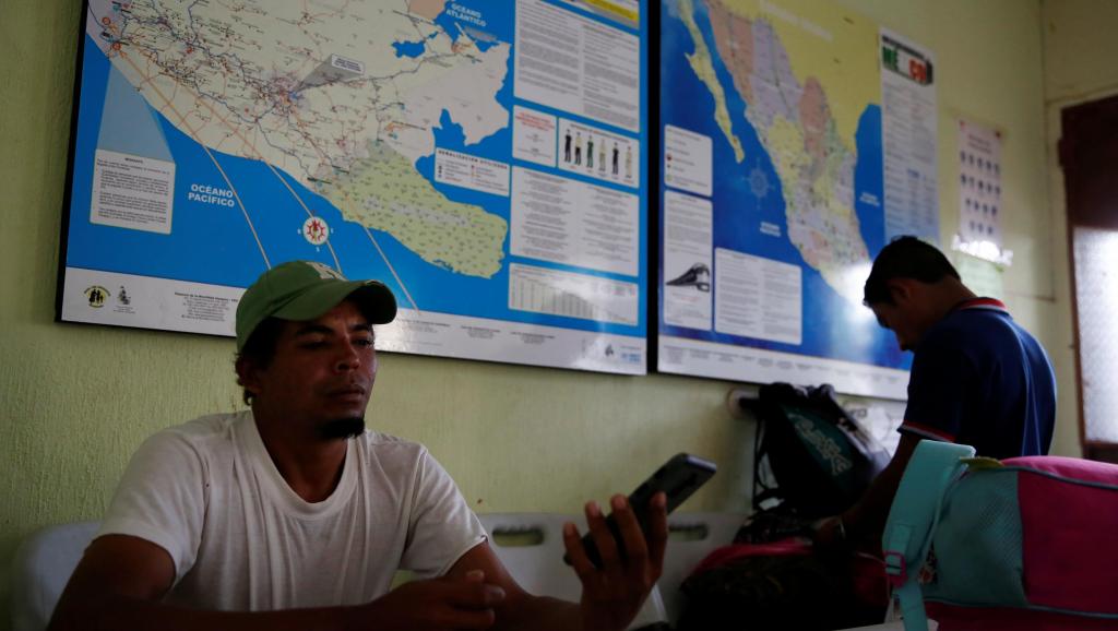 Amérique centrale: les réseaux sociaux, connexion essentielle pour les migrants