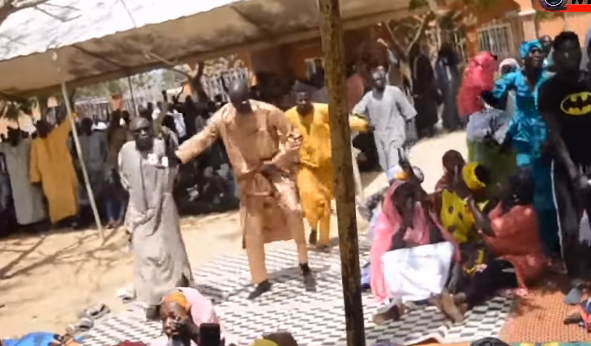 Vidéo – Rappel à Dieu de Cheikh Béthio : les pas de danse des “Thianta” en guise d’hommage