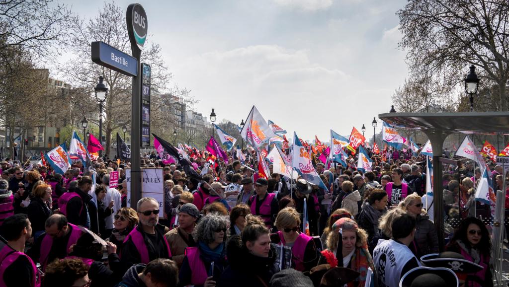 France: la fonction publique dans la rue contre la réforme