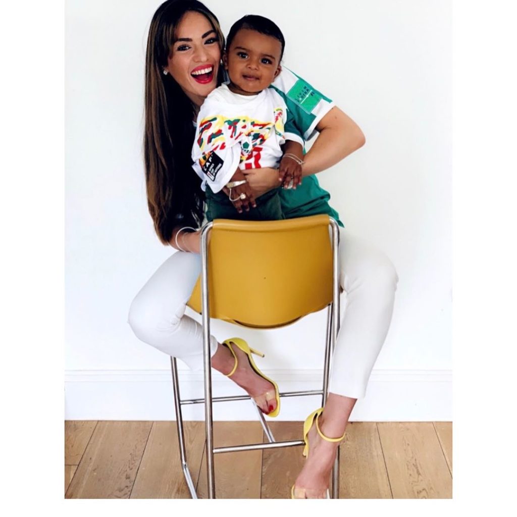 (03 Photos) A la découverte de Pauline l'épouse de Gana Gueye, toujours aussi souriante avec son fils