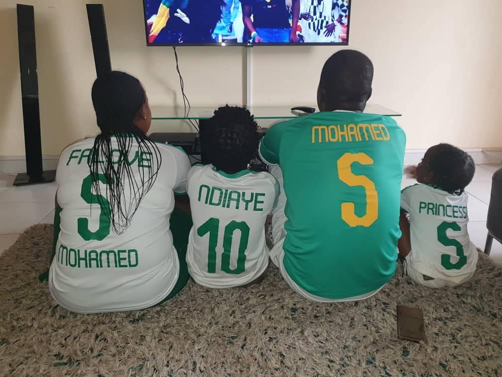 (03 Photos) Sénégal Vs Tanzanie: Découvrez comment Mamadou Mohamed Ndiaye a suivi le match, avec sa petite famille