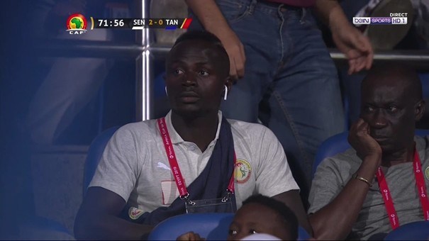 (03 photos) Senegal vs Tanzanie : Sadio Mané trés concentré dans les tribunes