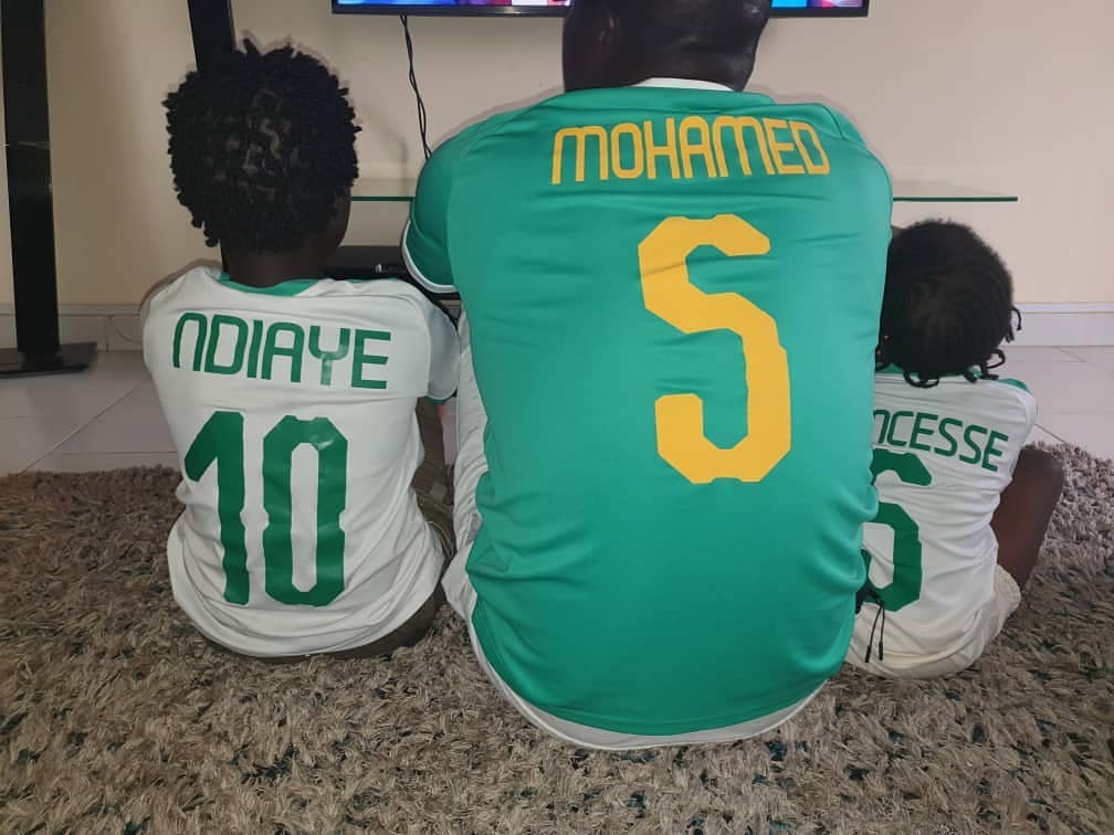 (03 Photos) Sénégal Vs Tanzanie: Découvrez comment Mamadou Mohamed Ndiaye a suivi le match, avec sa petite famille
