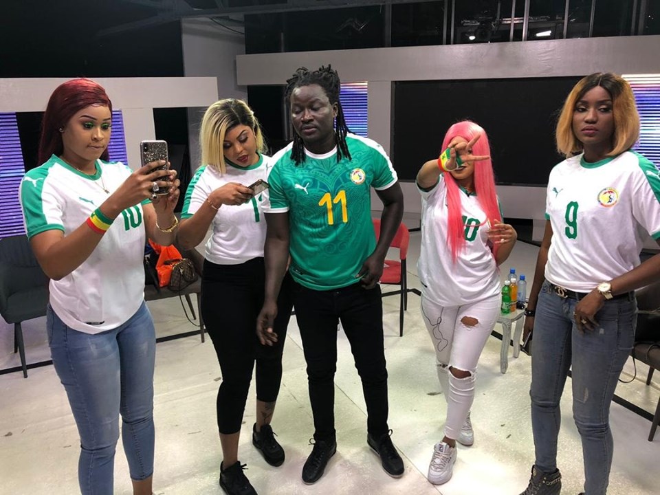 10 Photos : Les animateurs de “Vous et Nous” soutiennent les lions