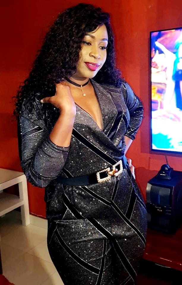 05 Photos: Admirez la robe idéale d’Aida Samb