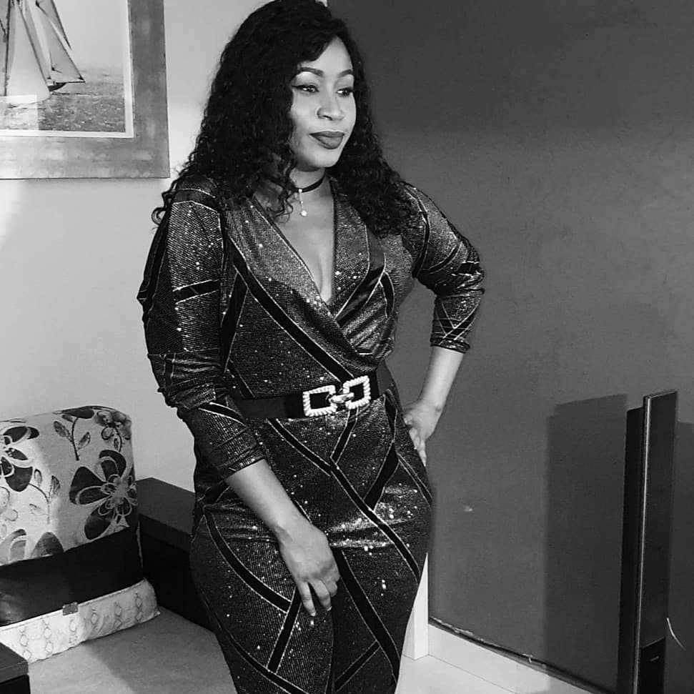 05 Photos: Admirez la robe idéale d’Aida Samb