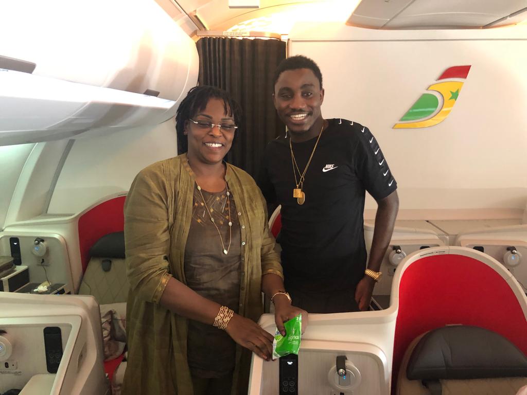 (04 Photos) - Wally Seck en toute complicité avec la première dame a bord de Air Sénégal