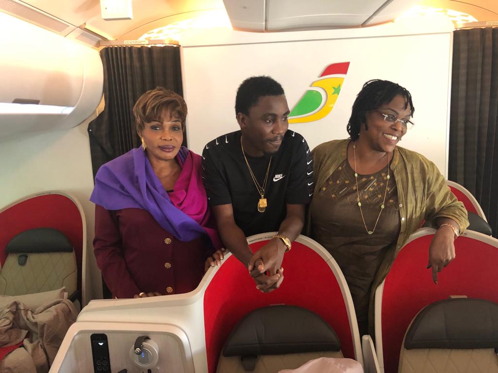 (04 Photos) - Wally Seck en toute complicité avec la première dame a bord de Air Sénégal