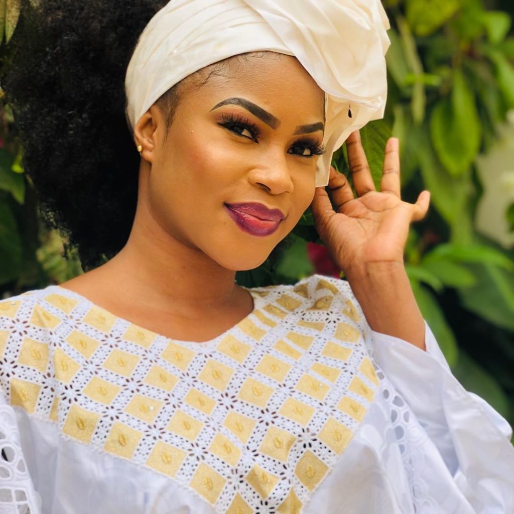 ( 07 Photos ) Admirez le « Sagnsé» de L’actrice Marichou, c’est élégant !