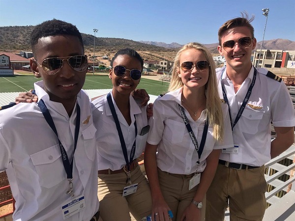 (05 Photos) Des adolescents africains volent de Cape Town au Caire dans un avion qu’ils ont construit