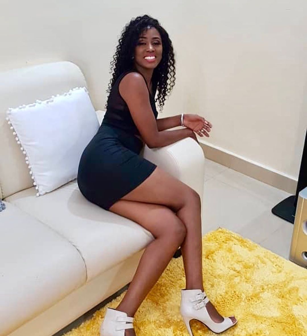 (09 Photos) Queen Biz enflamme la toile avec ses nouveaux clichés hyper h0t