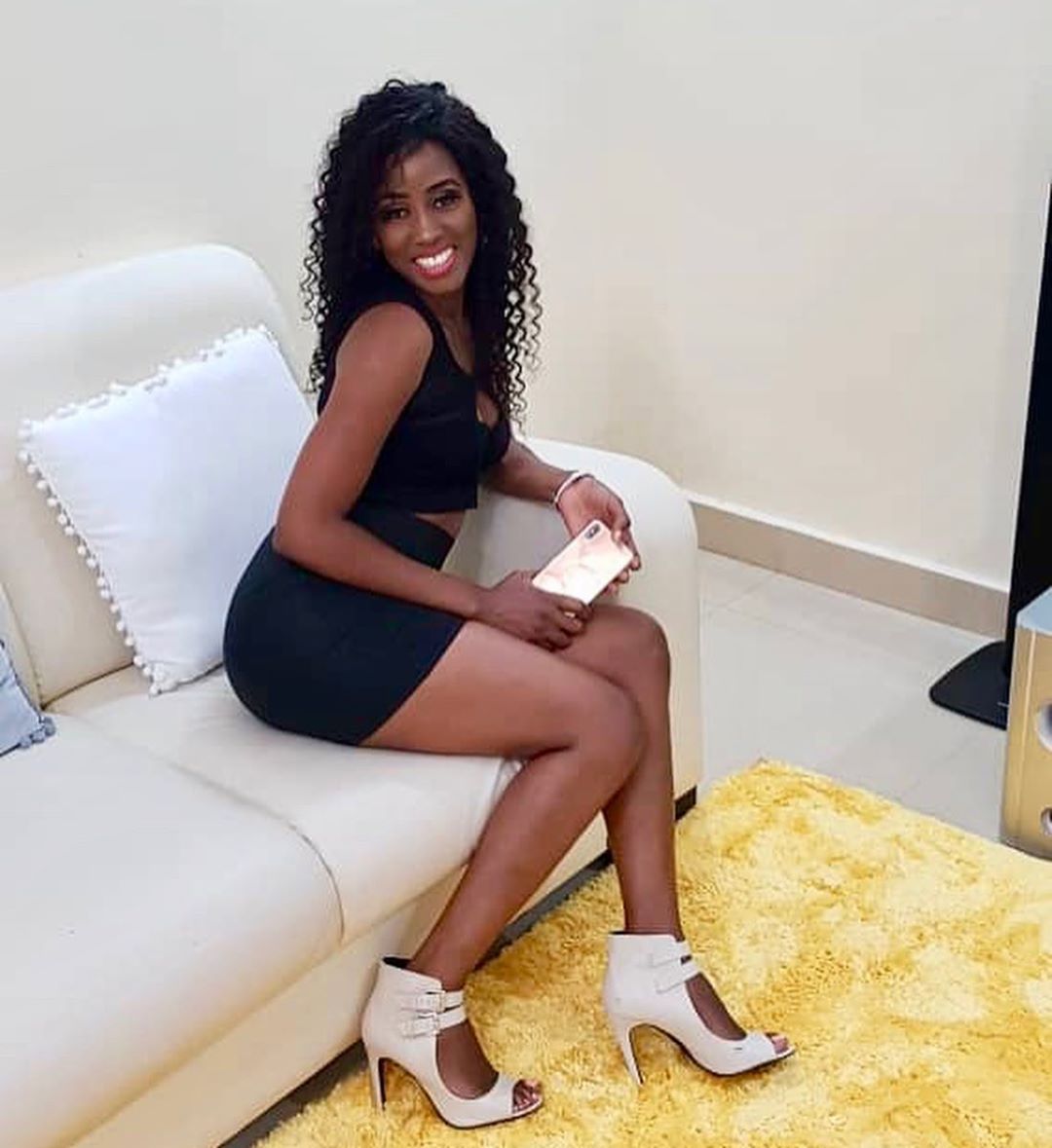 (09 Photos) Queen Biz enflamme la toile avec ses nouveaux clichés hyper h0t