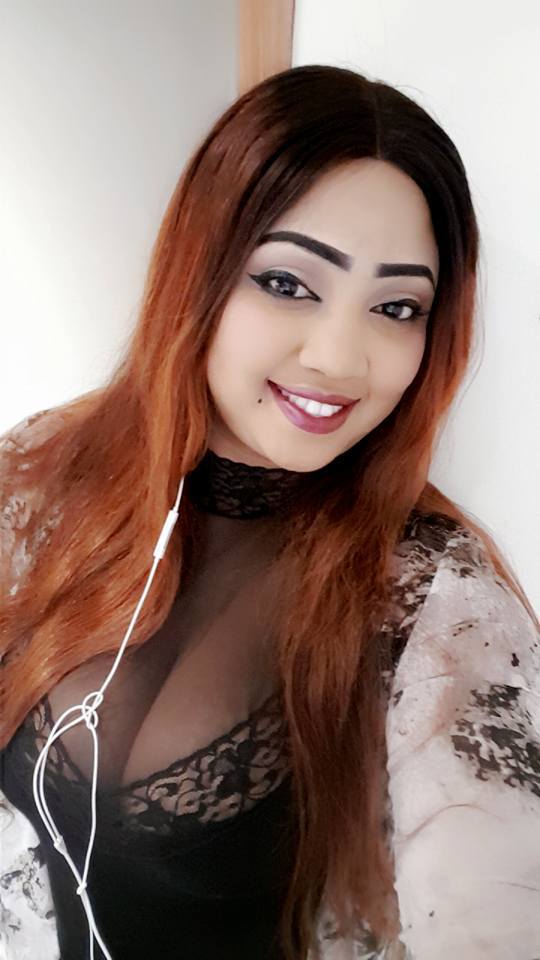 (02 Photos) Aïcha Diouf enflamme la toile avec un décolleté qui dévoile ses atouts