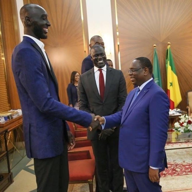 Arrêt Sur Image Le Basketteur Tacko Fall Et Macky Sall