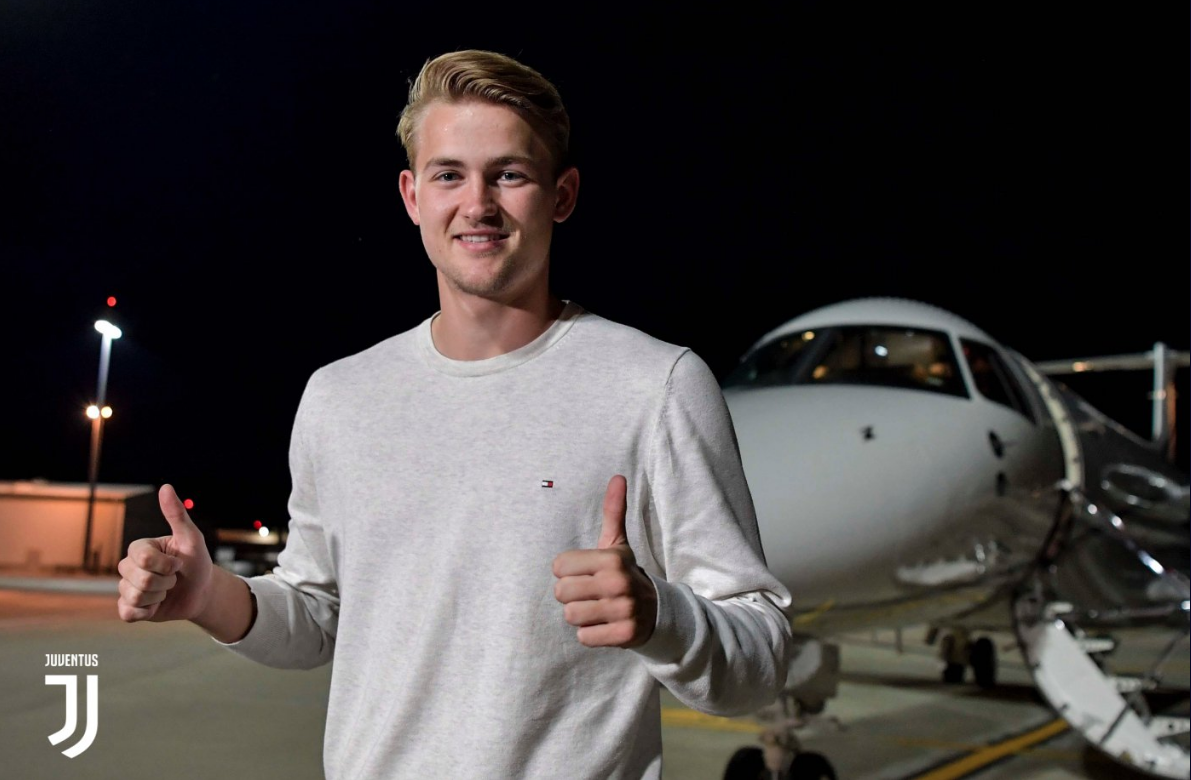 (Vidéo + Photos) Matthijs De Ligt signe officiellement à la Juventus Turin
