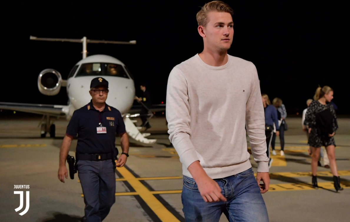 (Vidéo + Photos) Matthijs De Ligt signe officiellement à la Juventus Turin