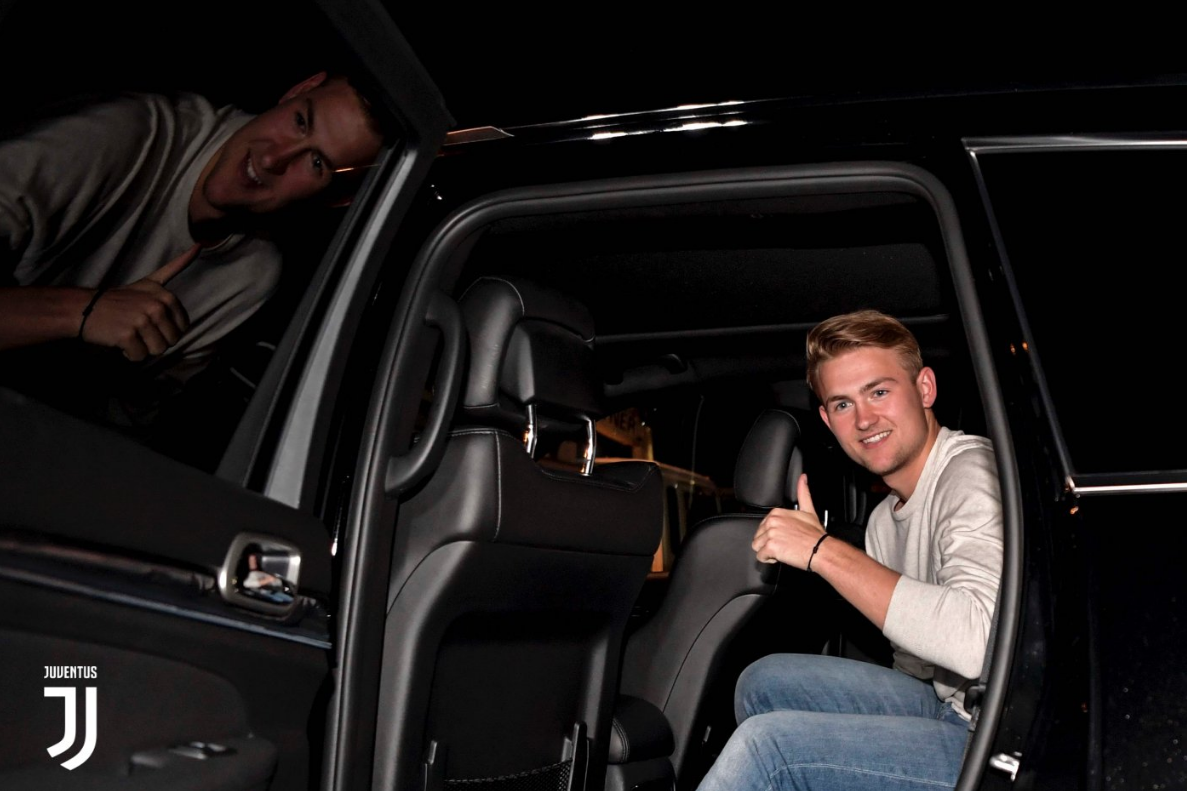(Vidéo + Photos) Matthijs De Ligt signe officiellement à la Juventus Turin