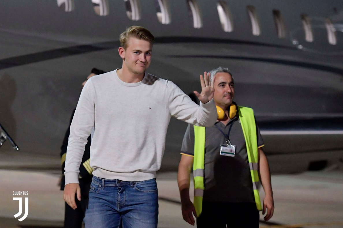 (Vidéo + Photos) Matthijs De Ligt signe officiellement à la Juventus Turin