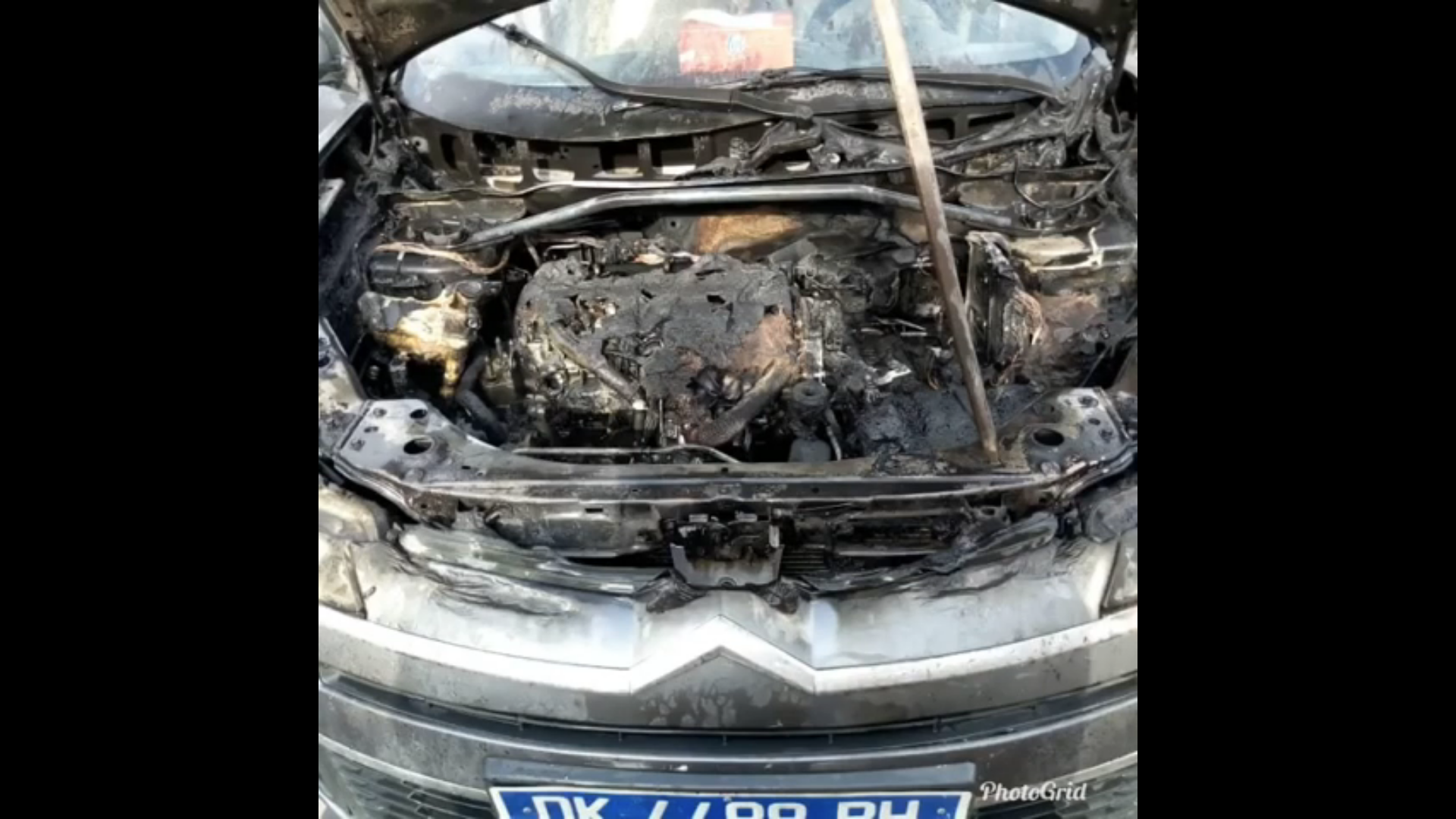 (Vidéo + Photos) La voiture de Bécaye Mbaye prend feu au retour des obsèques de Tanor Dieng
