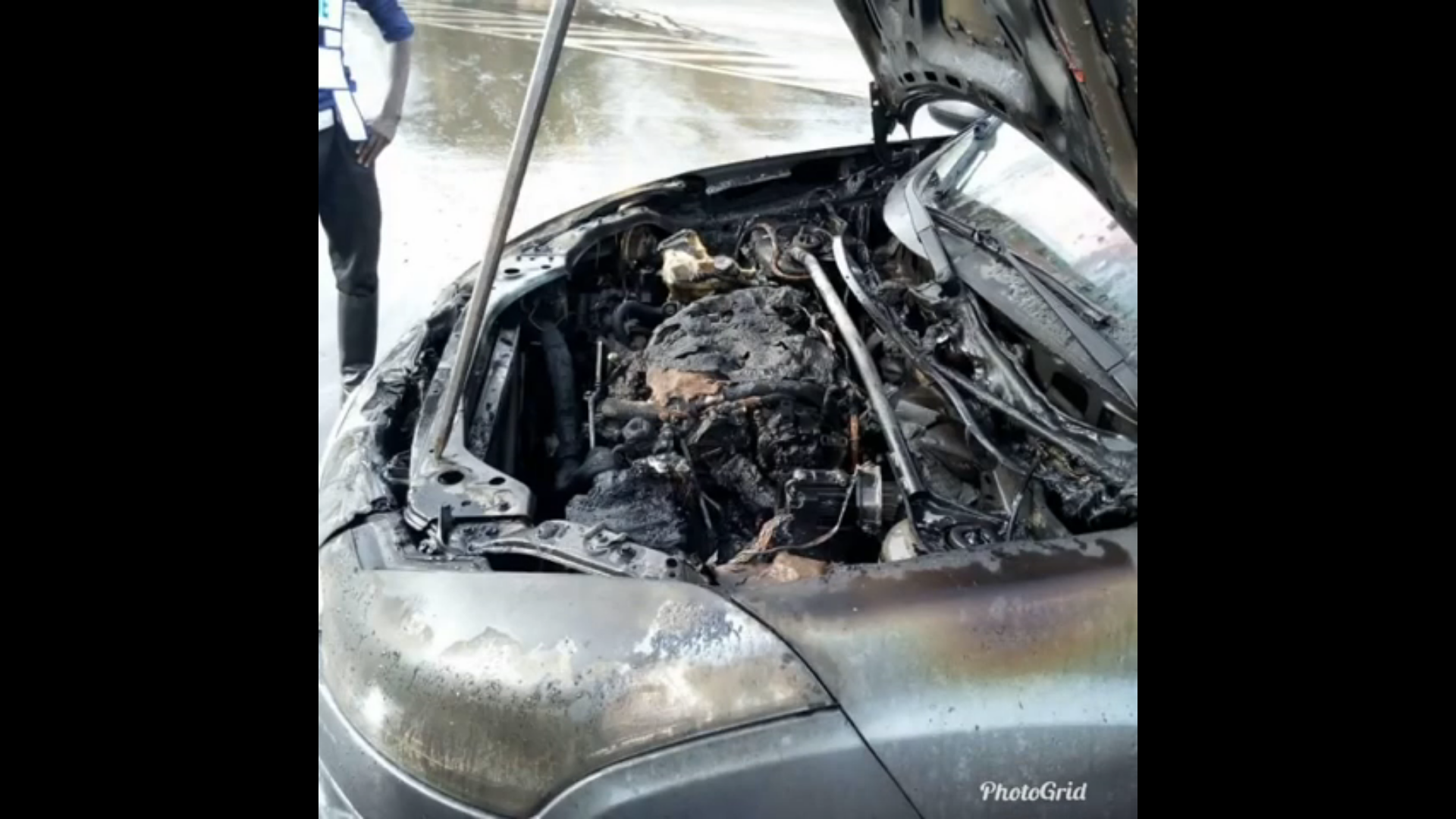 (Vidéo + Photos) La voiture de Bécaye Mbaye prend feu au retour des obsèques de Tanor Dieng