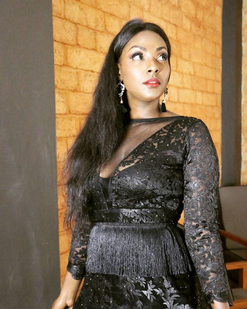 15 PHOTOS - 100% naturelle, Halima Gadji fait des ravages avec sa beauté fatale