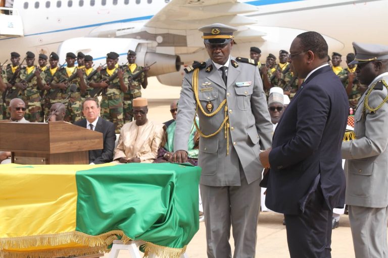 (40 photos) Les obsèques de Ousmane Tanor Dieng à l’AIBD