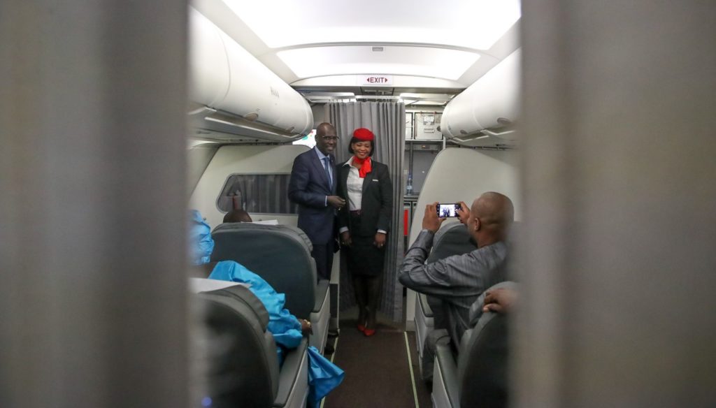 (05 Photos) Retour de Niamey sur Fly Air Sénégal, le Président Macky Sall à bord du vol