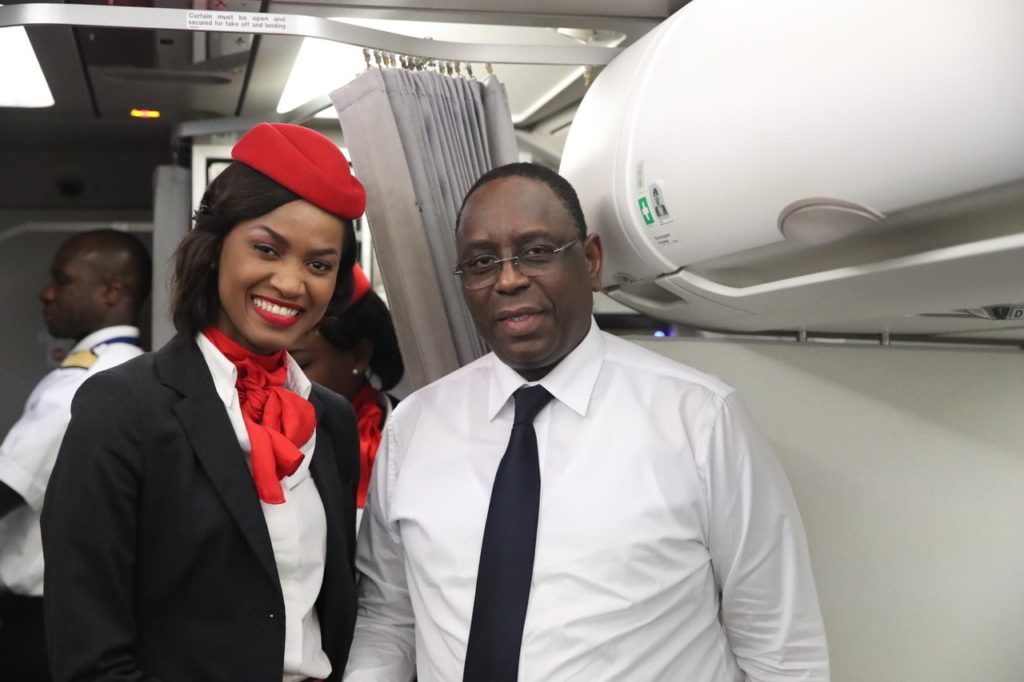 (05 Photos) Retour de Niamey sur Fly Air Sénégal, le Président Macky Sall à bord du vol