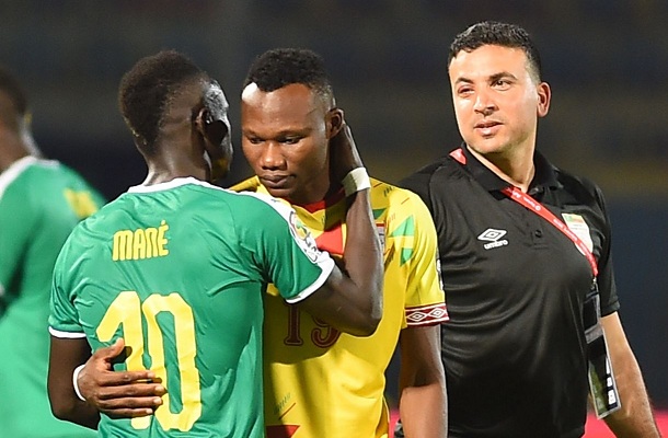 (09 Photos) Victoire du Sénégal : Sadio Mané console son ami Béninois
