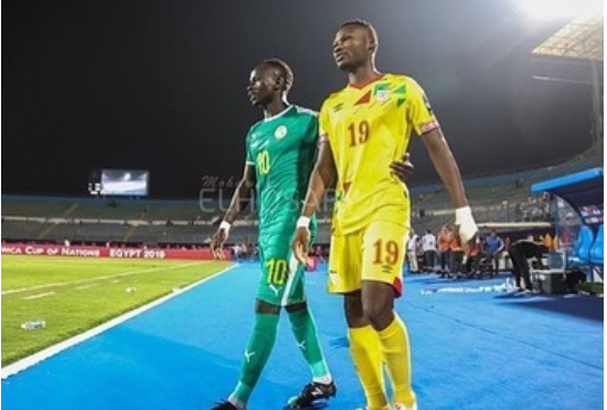 (09 Photos) Victoire du Sénégal : Sadio Mané console son ami Béninois