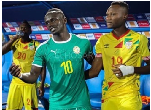 (09 Photos) Victoire du Sénégal : Sadio Mané console son ami Béninois