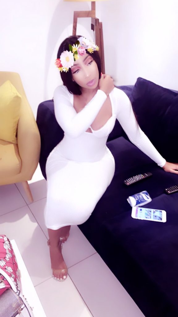 (05 Photos) Zeyna Ndour s’impose dans une tenue qui dévoile ses atouts