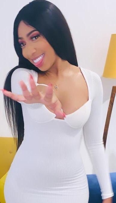 (05 Photos) Zeyna Ndour s’impose dans une tenue qui dévoile ses atouts