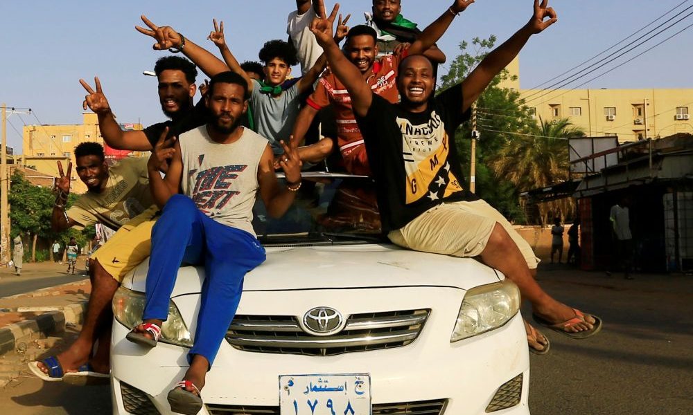 Scènes de liesse au Soudan après l'accord entre la junte et l'opposition
