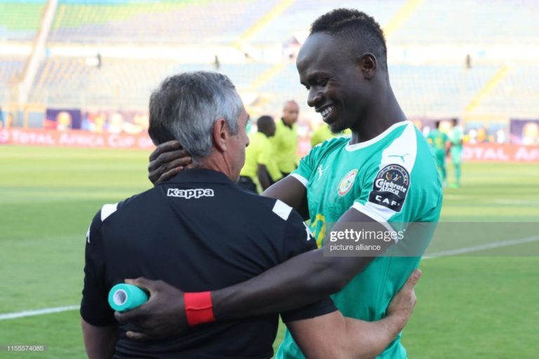 (Photos) Le beau geste de Sadio Mané envers Alain Giresse
